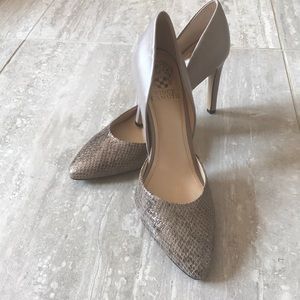 Vince camuto gold and tan heels 7.5 never used